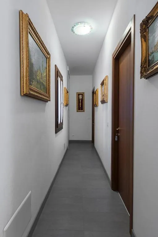 Venice Guest House 0*,